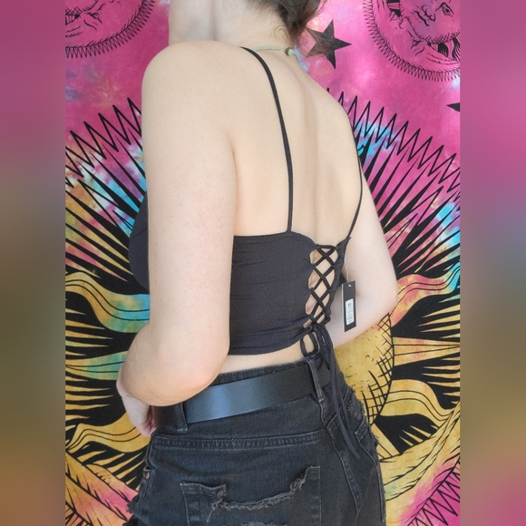 NWT Forever 21 - Sleek Black Crop Top with Spaghetti Straps - Picture 2 of 8